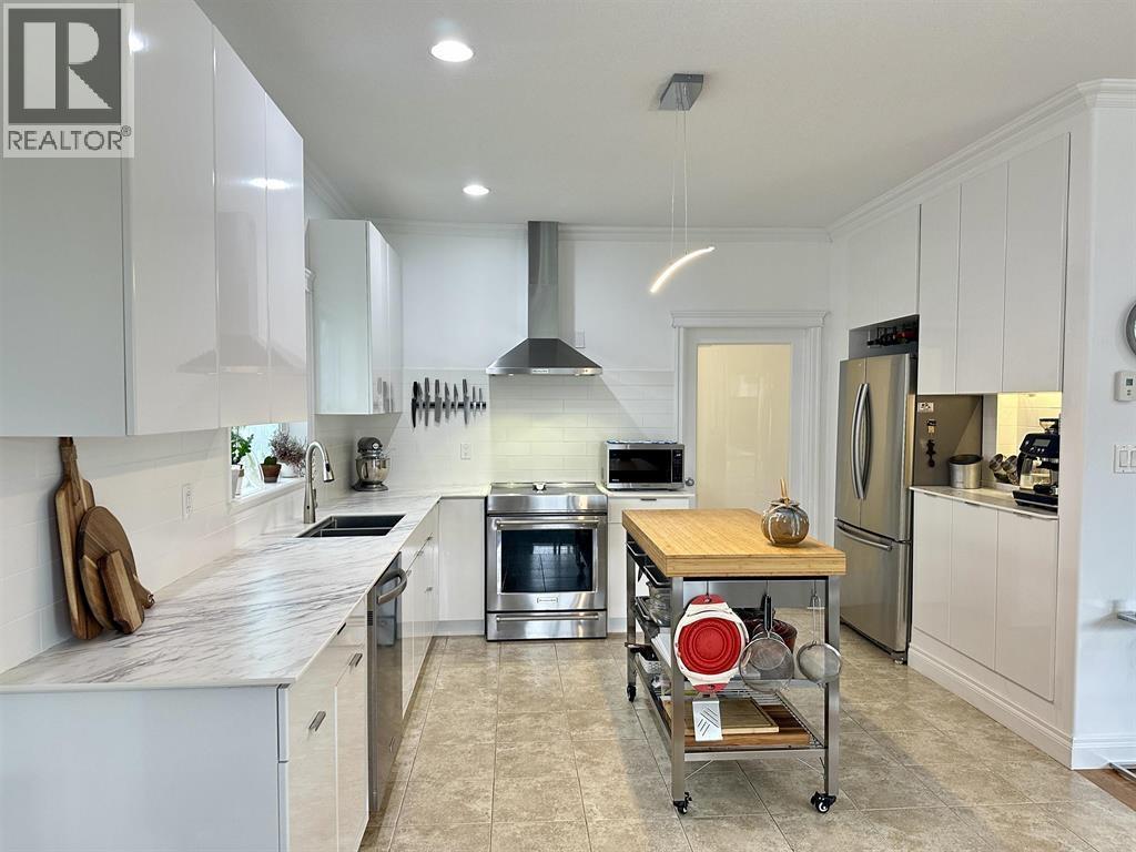 3473 HARGREAVES AVENUE - 19