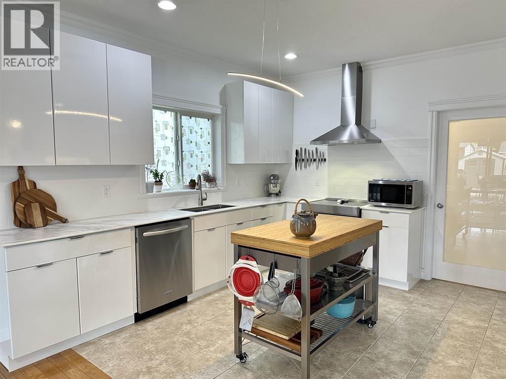 3473 HARGREAVES AVENUE - 20