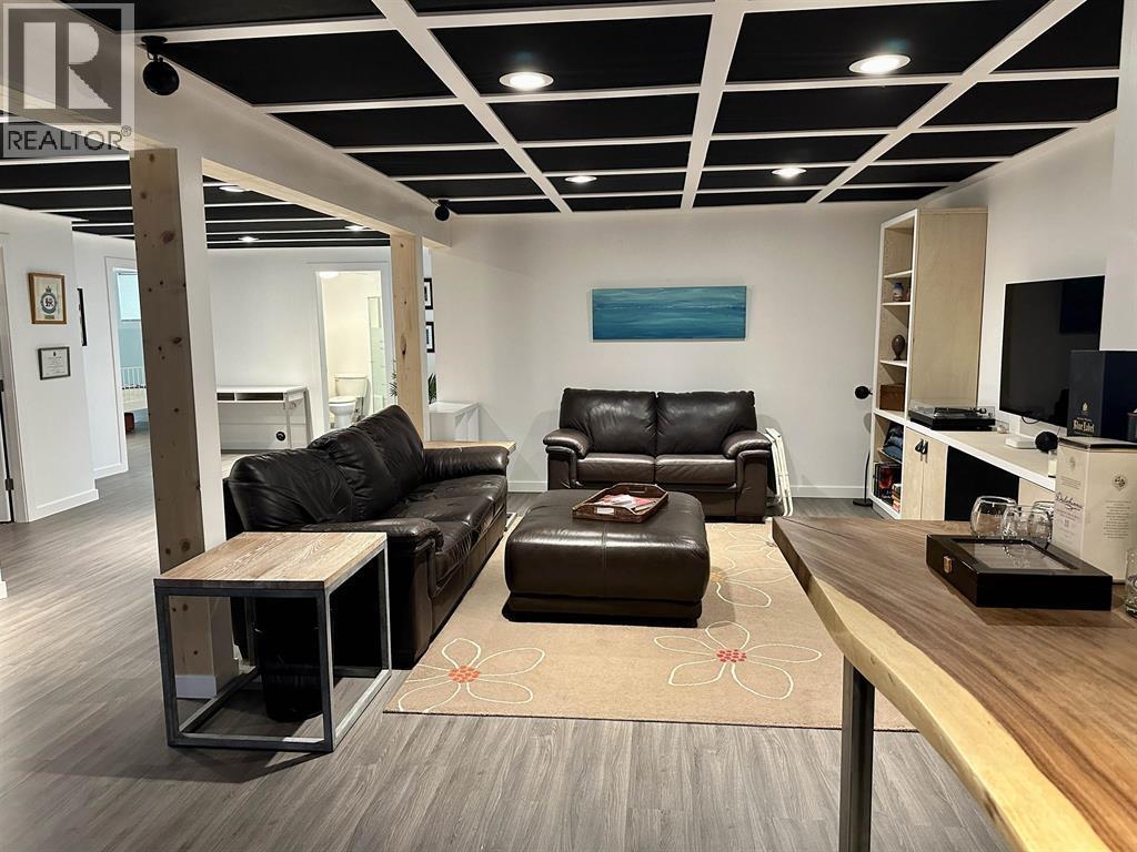 3473 HARGREAVES AVENUE - 32