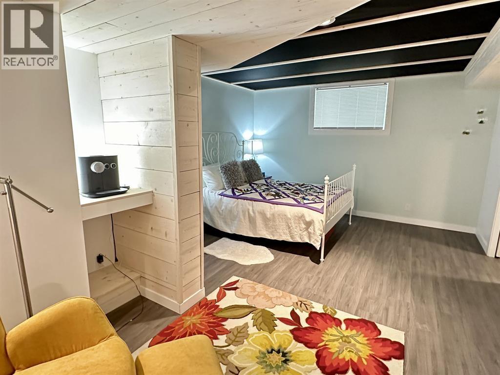 3473 HARGREAVES AVENUE - 36