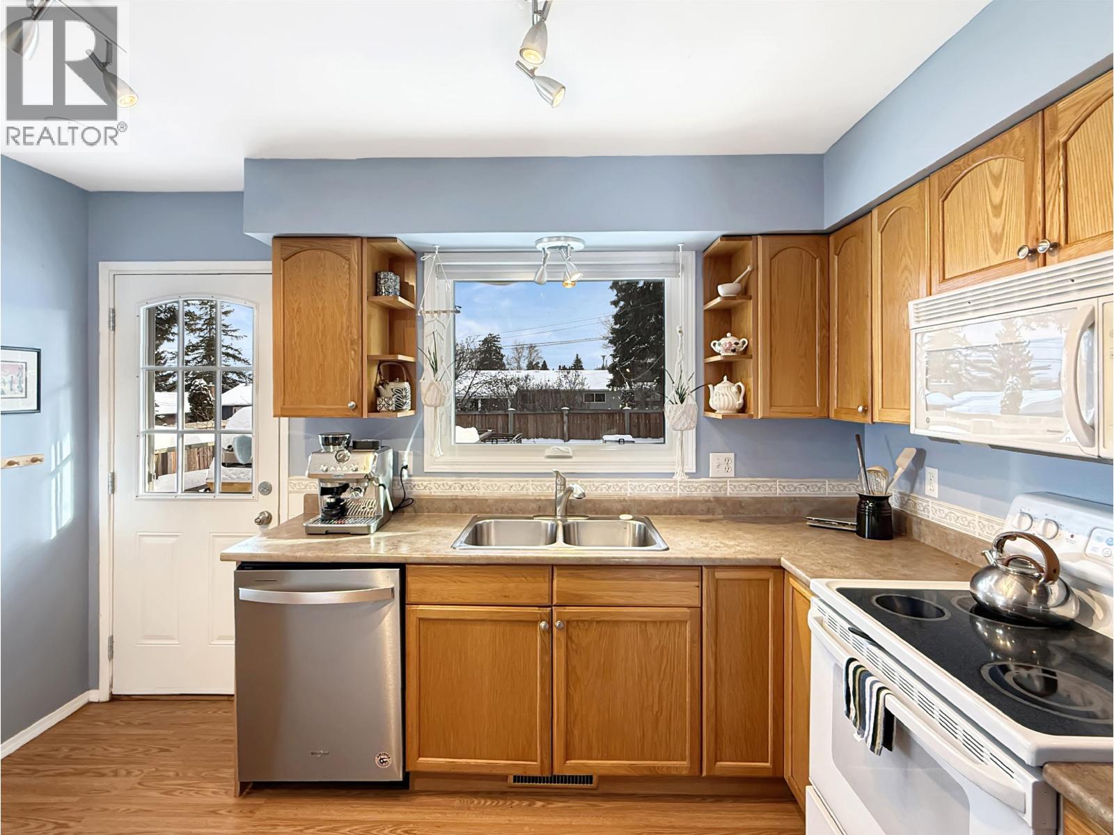 2823 ATHLONE AVENUE - 13