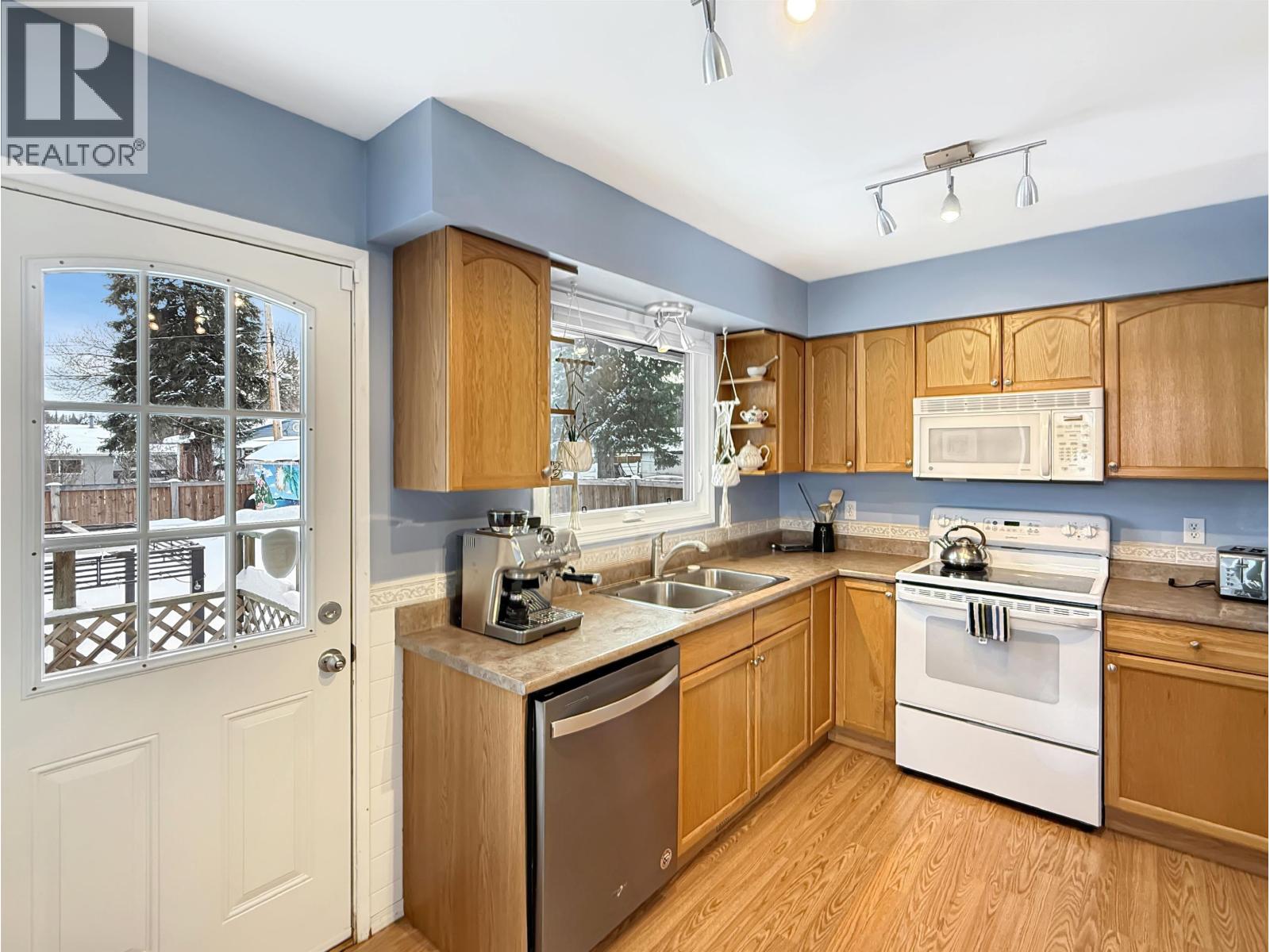 2823 ATHLONE AVENUE - 12