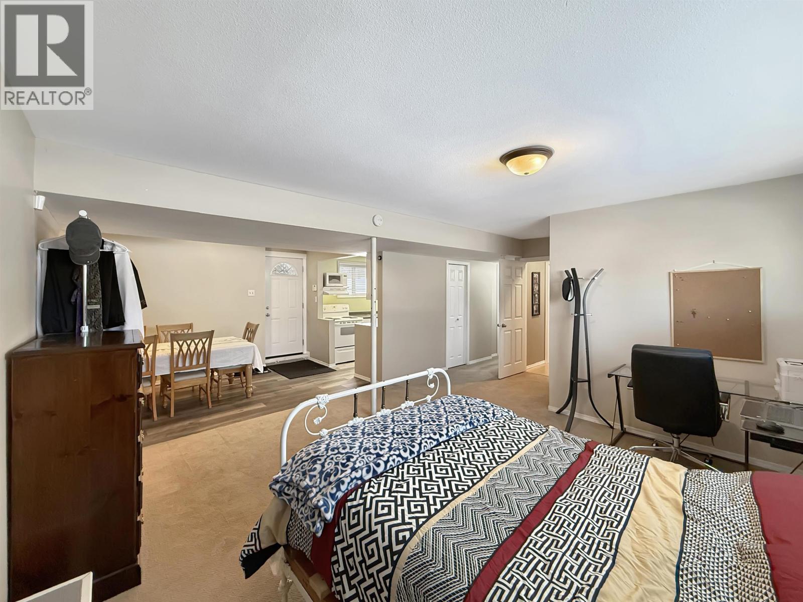 2823 ATHLONE AVENUE - 32