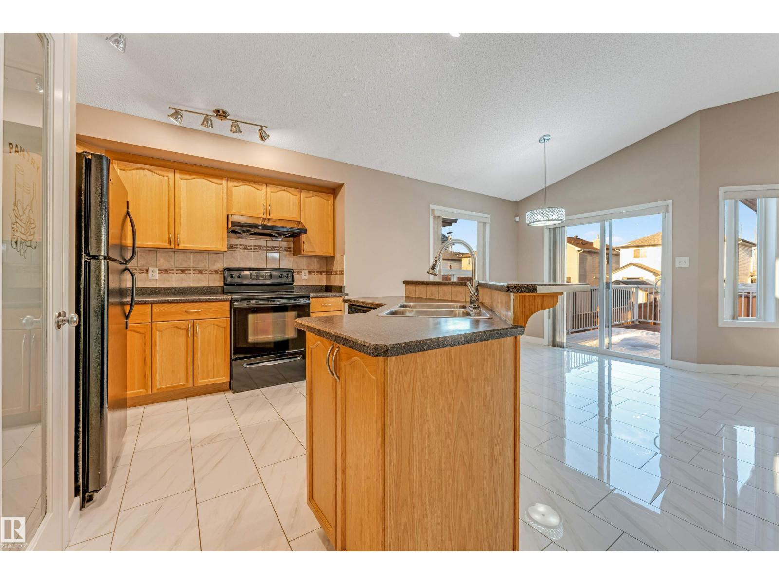 3331 26 ST NW, Edmonton