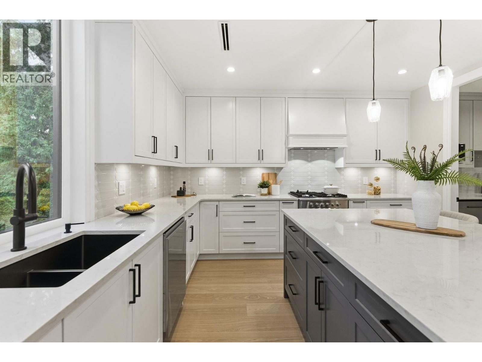 2 8408 17TH AVENUE, Burnaby