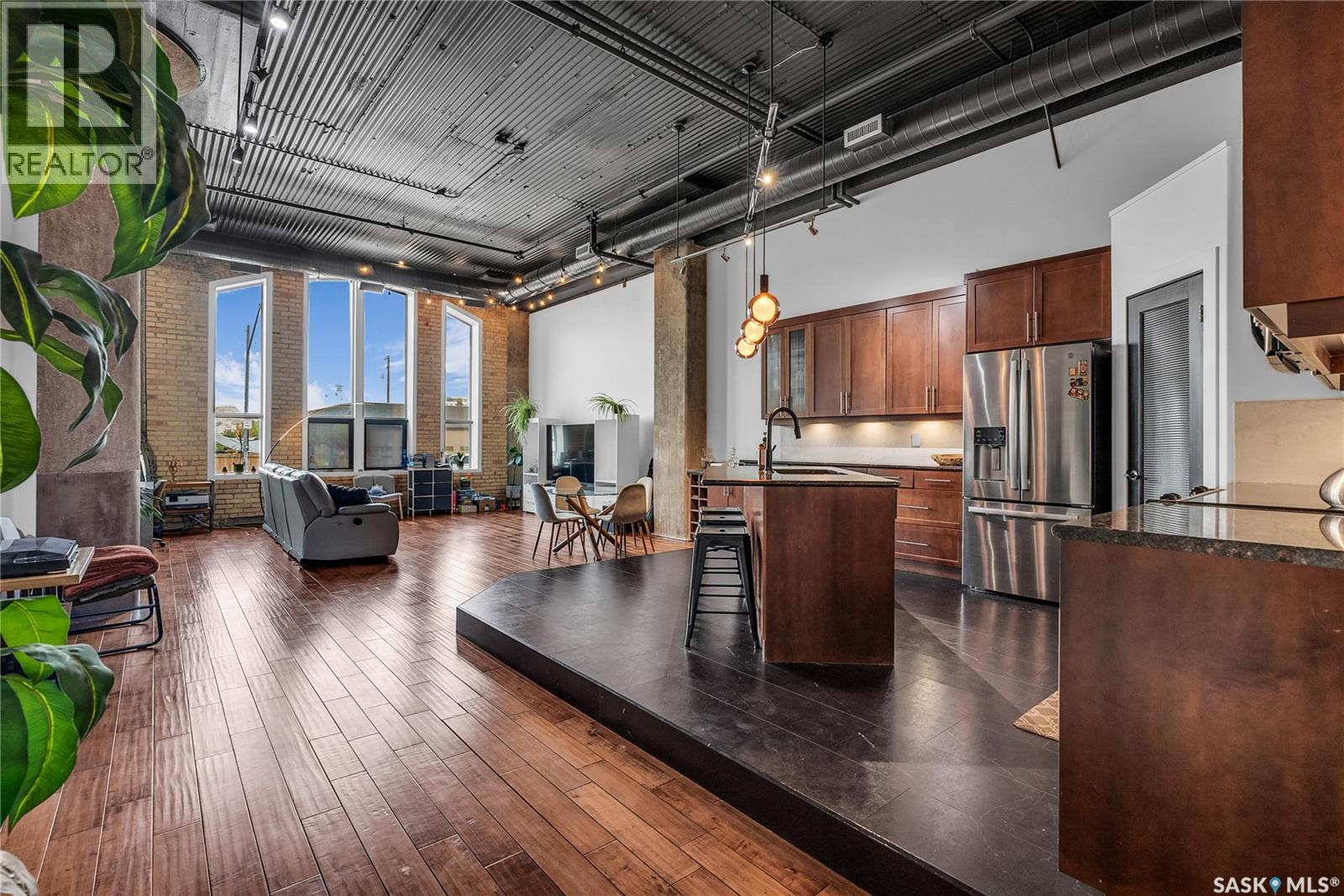 #105 211 D AVENUE N - 10