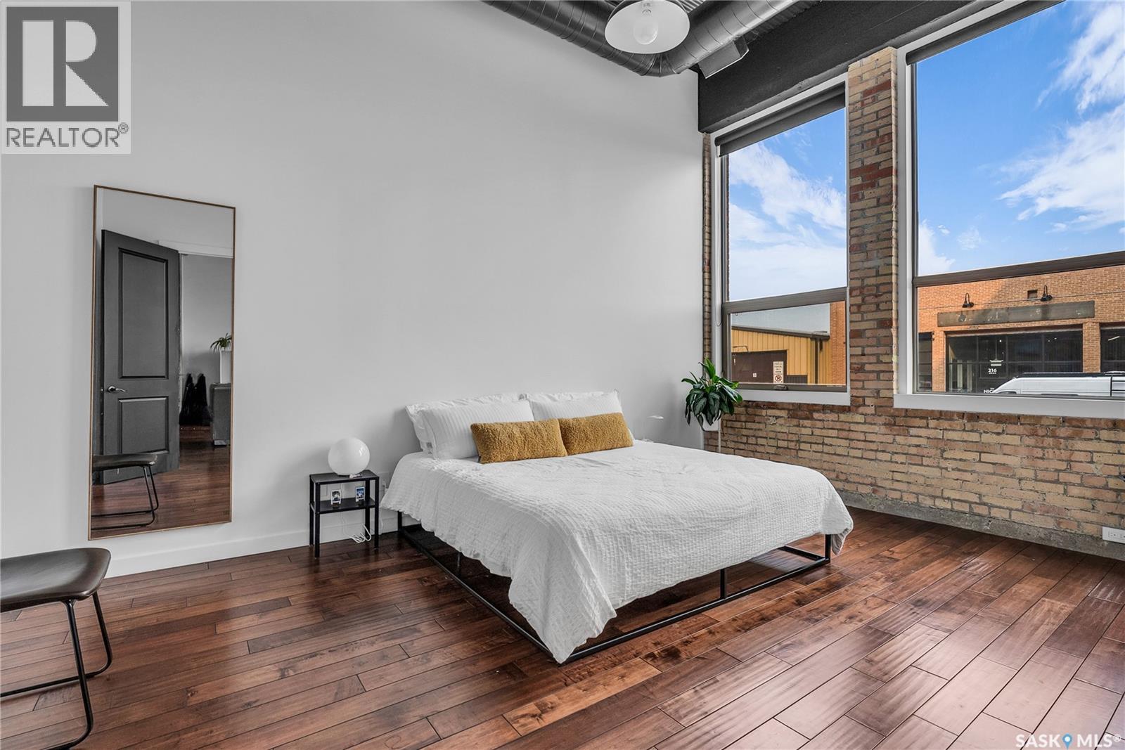 #105 211 D AVENUE N - 21