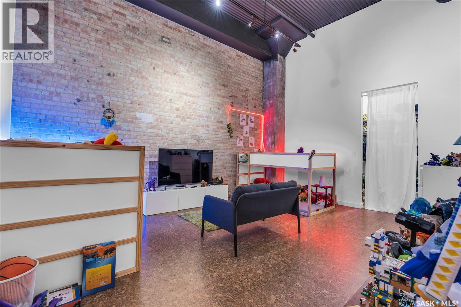 #105 211 D AVENUE N - 27