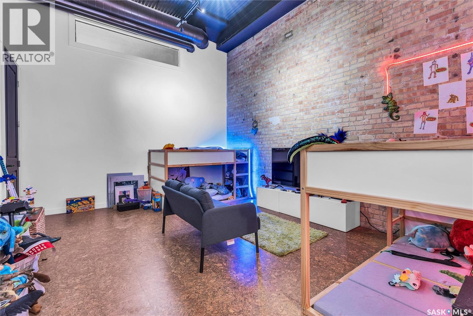 #105 211 D AVENUE N - 28