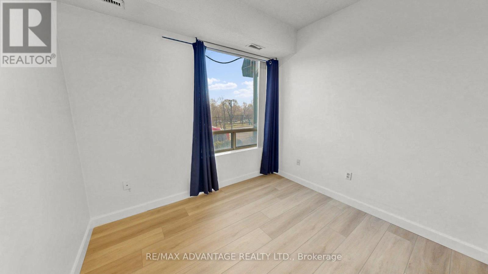 #106 521 RIVERSIDE DRIVE - 22