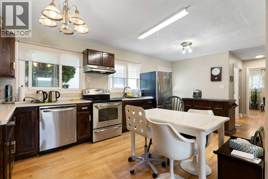 Single Family House Bungalow for Sale in  Hillgrove Drive SW Haysboro Calgary 