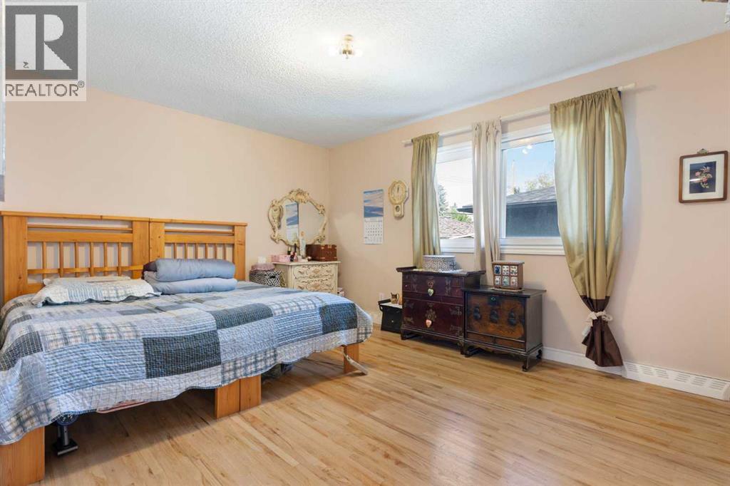 Single Family House Bungalow for Sale in  Hillgrove Drive SW Haysboro Calgary 