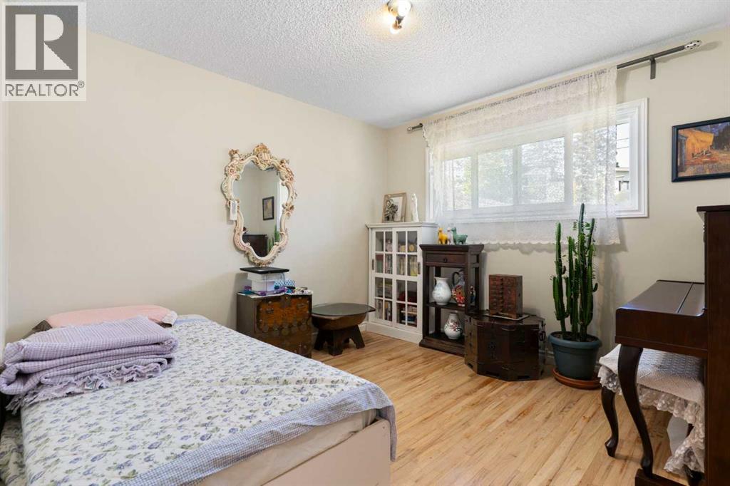 Single Family House Bungalow for Sale in  Hillgrove Drive SW Haysboro Calgary 