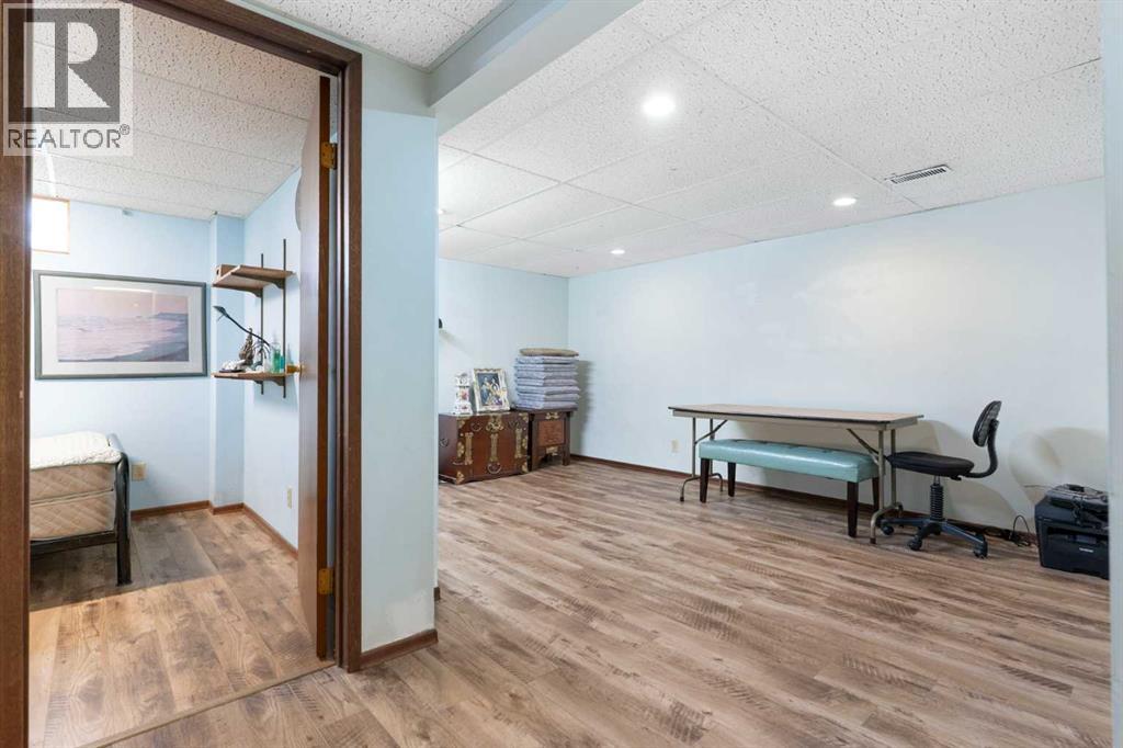 Single Family House Bungalow for Sale in  Hillgrove Drive SW Haysboro Calgary 