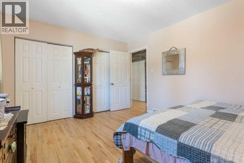 Single Family House Bungalow for Sale in  Hillgrove Drive SW Haysboro Calgary 