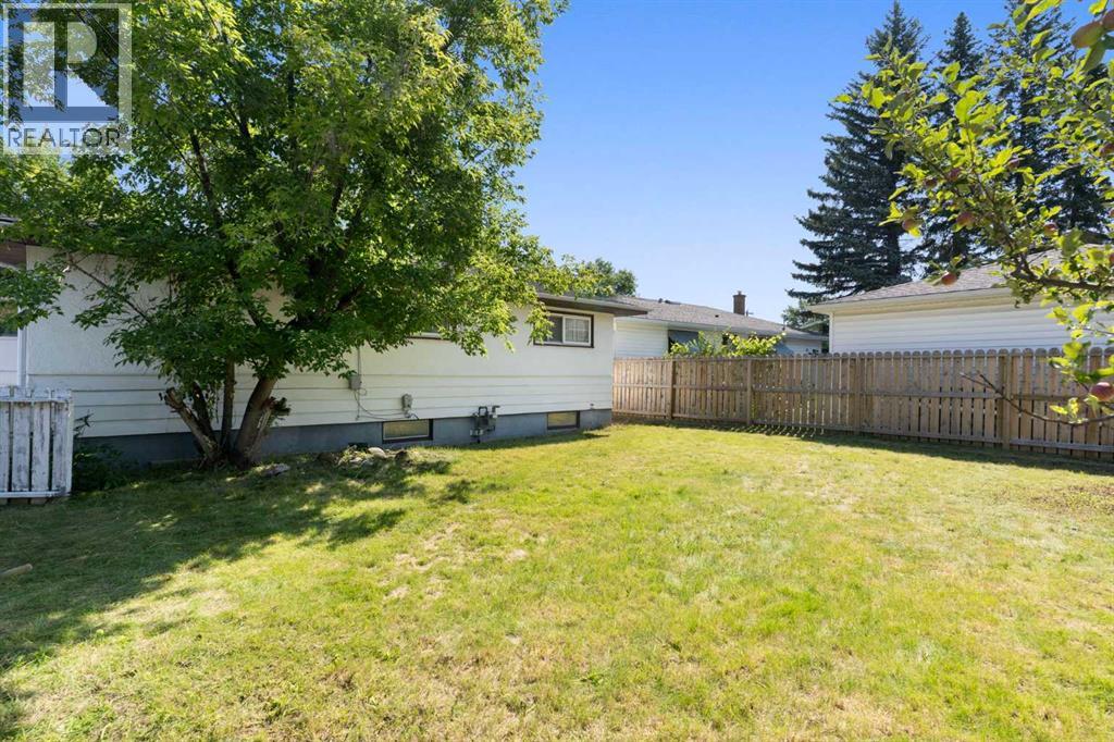Single Family House Bungalow for Sale in  Hillgrove Drive SW Haysboro Calgary 
