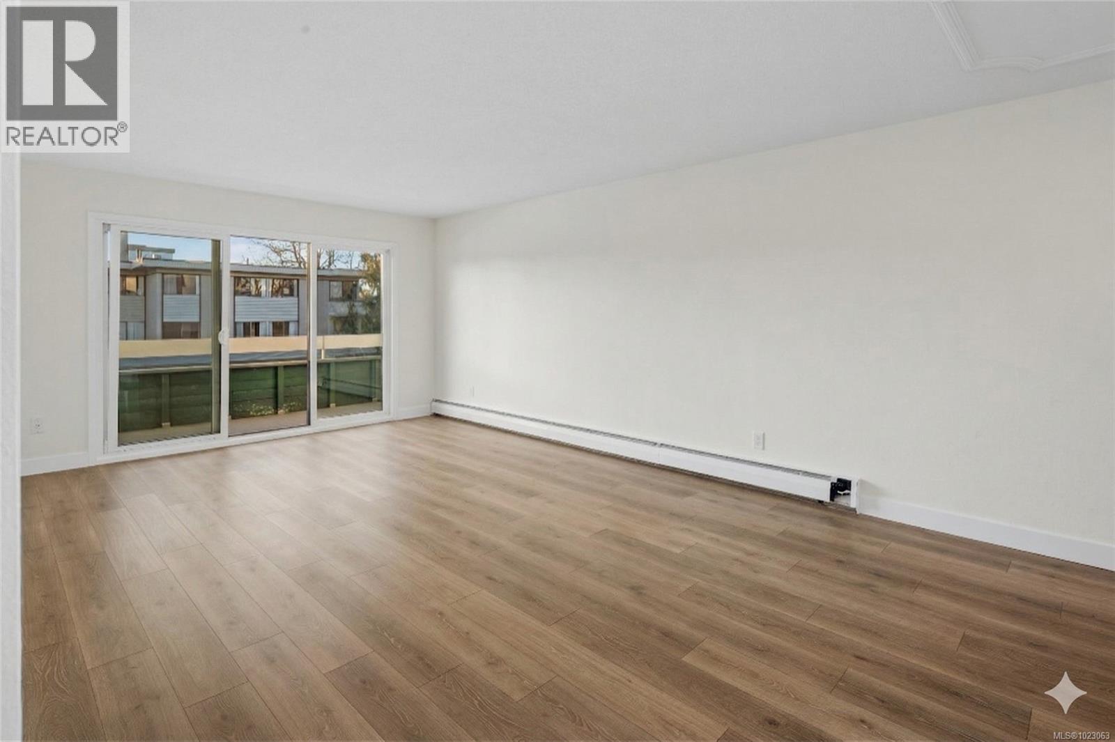 #303 2095 OAK BAY AVE - 10