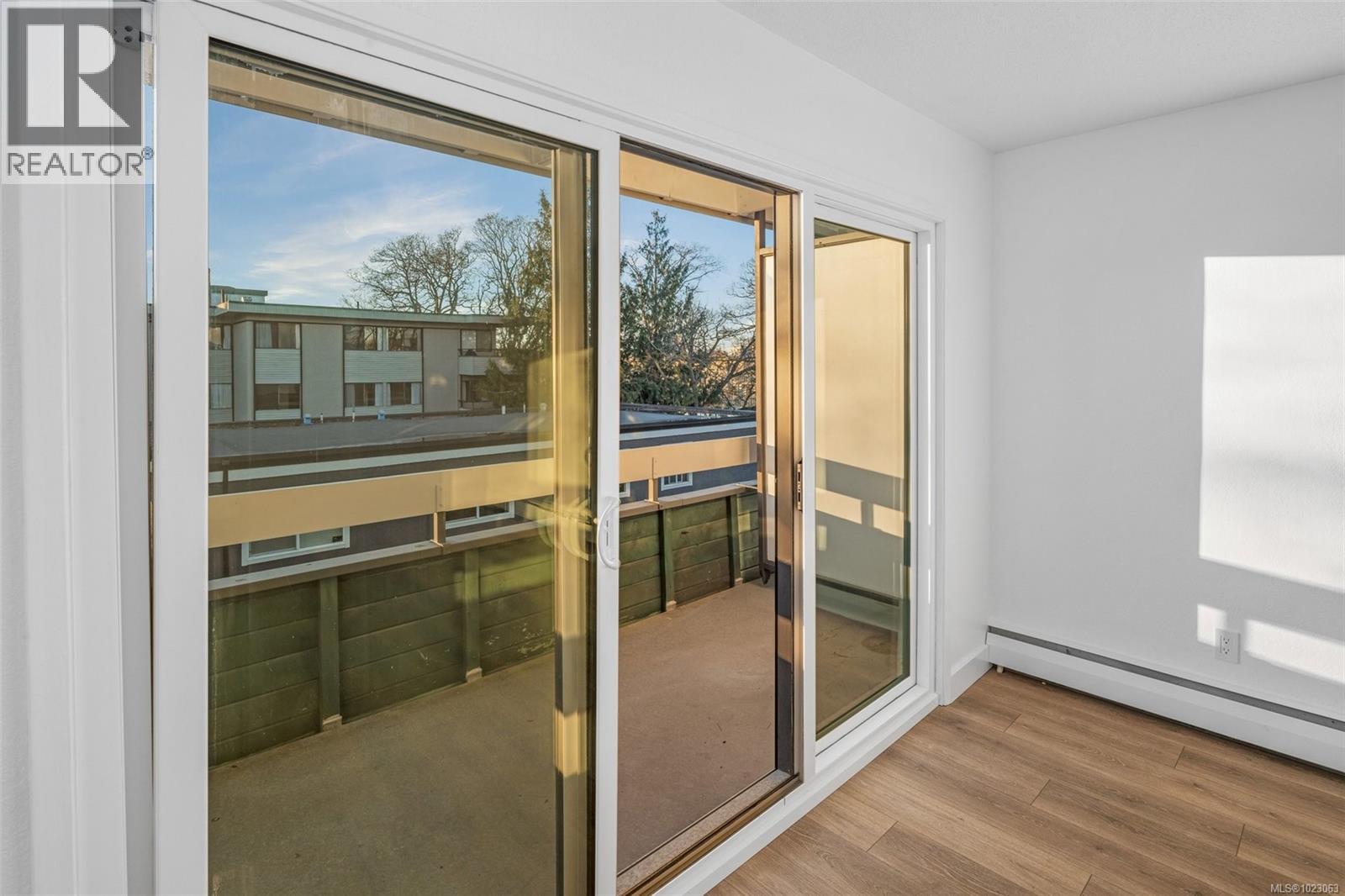 #303 2095 OAK BAY AVE - 11