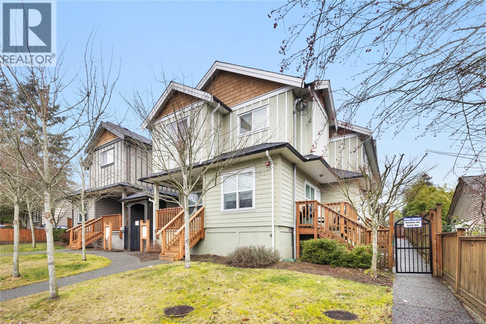 #102 582 ROSEHILL ST - 1