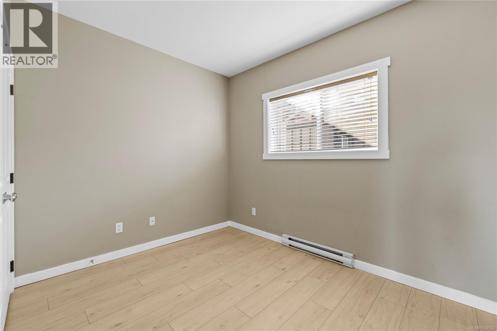 #102 582 ROSEHILL ST - 18