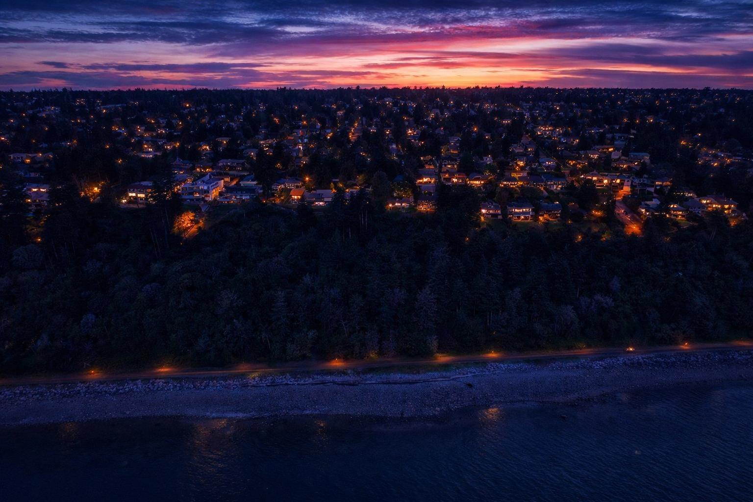 13576 13A AVENUE, White Rock