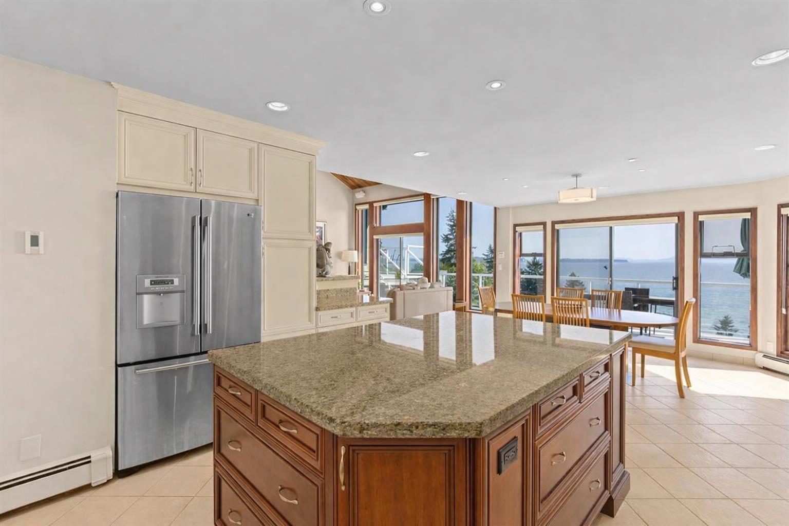 13576 13A AVENUE, White Rock