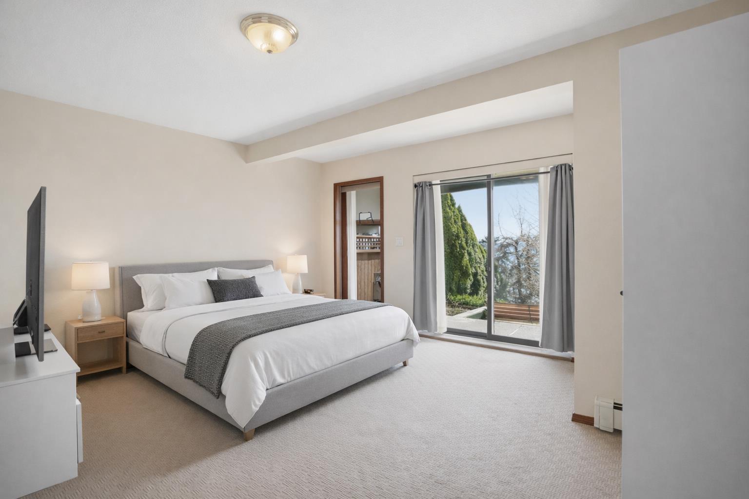 13576 13A AVENUE, White Rock