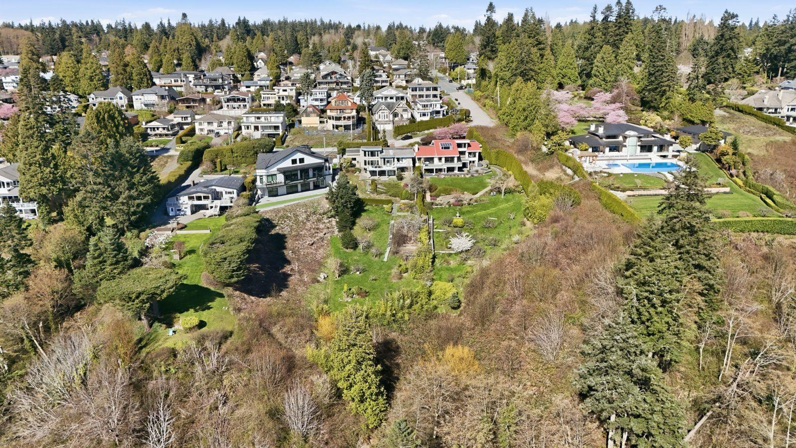 13576 13A AVENUE, White Rock