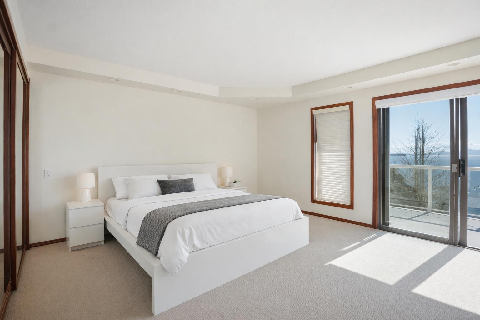 13576 13A AVENUE, White Rock