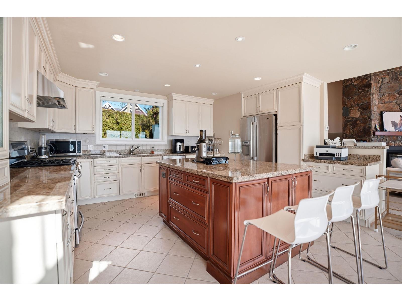 13576 13A AVENUE, White Rock