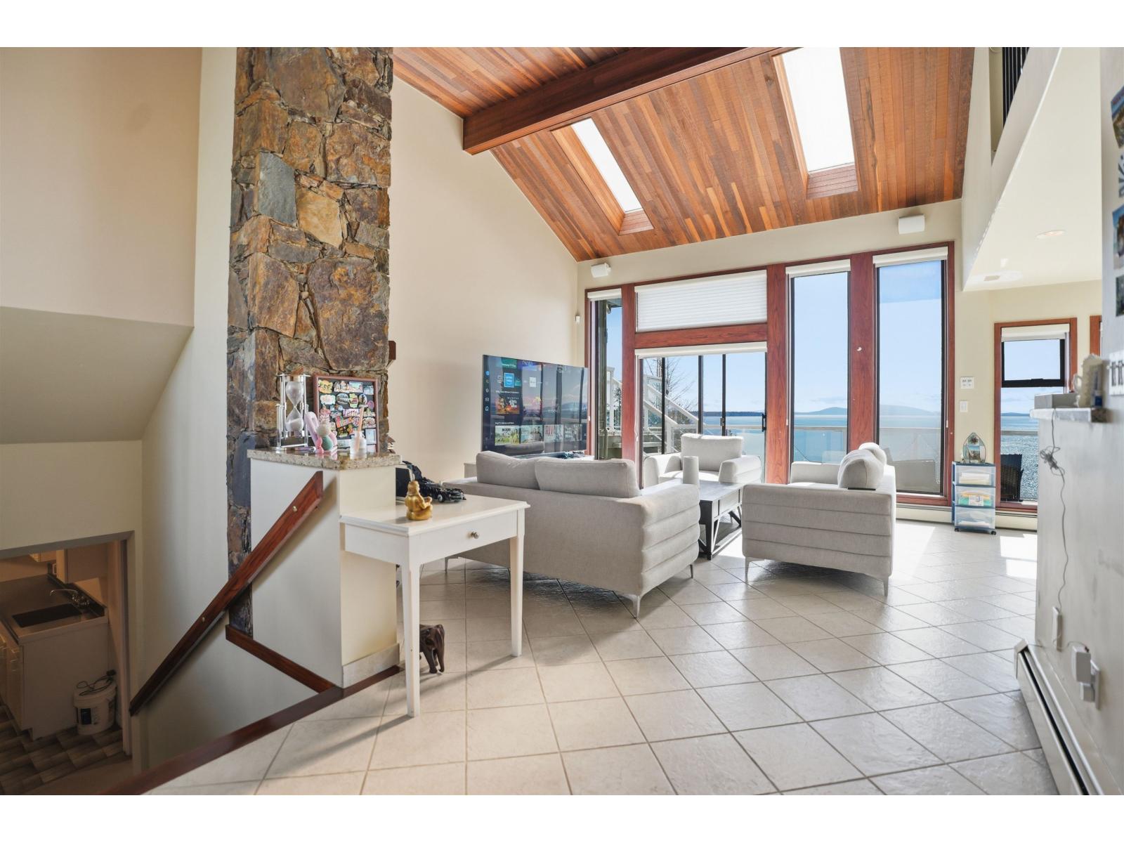 13576 13A AVENUE, White Rock