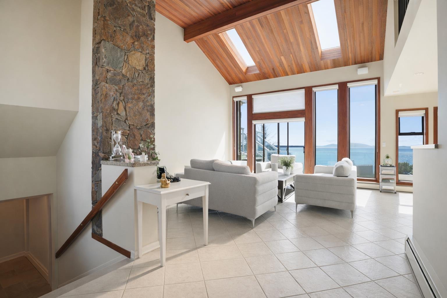 13576 13A AVENUE, White Rock