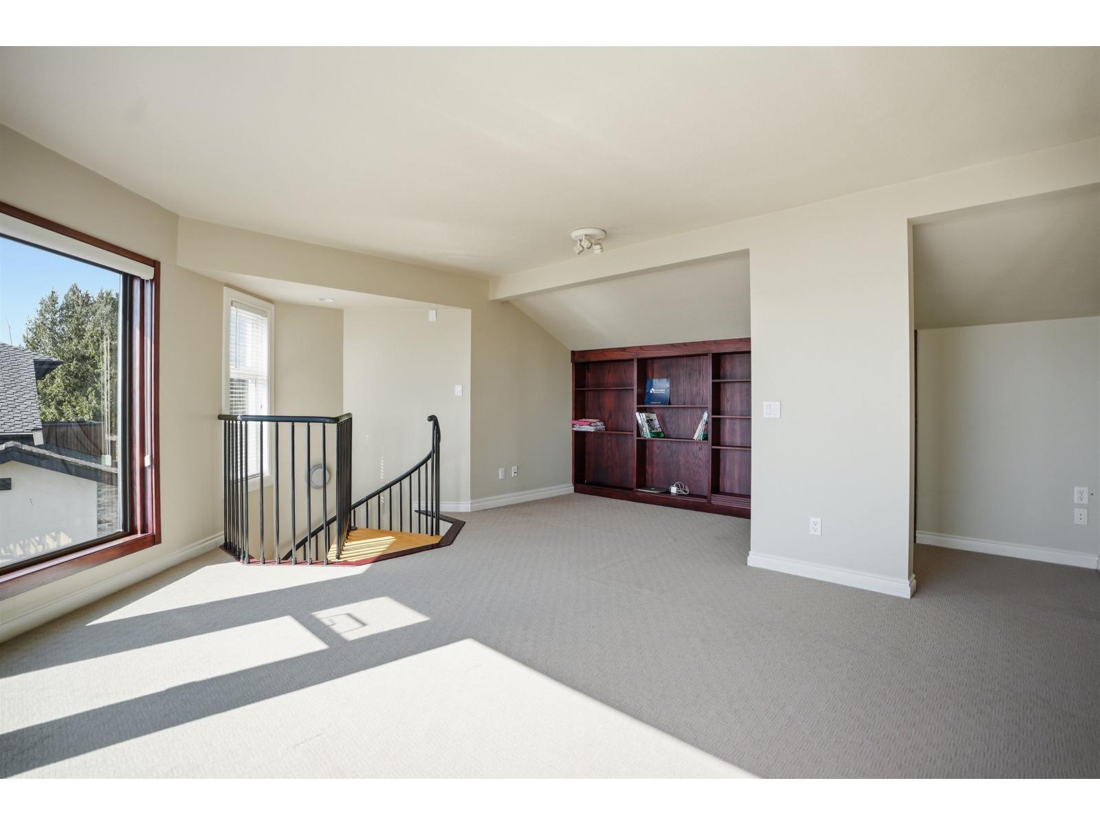 13576 13A AVENUE, White Rock