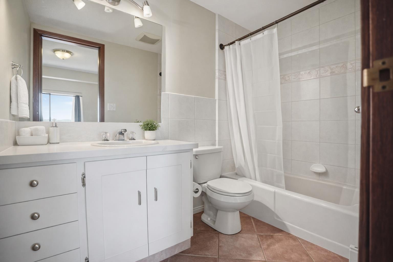 13576 13A AVENUE, White Rock