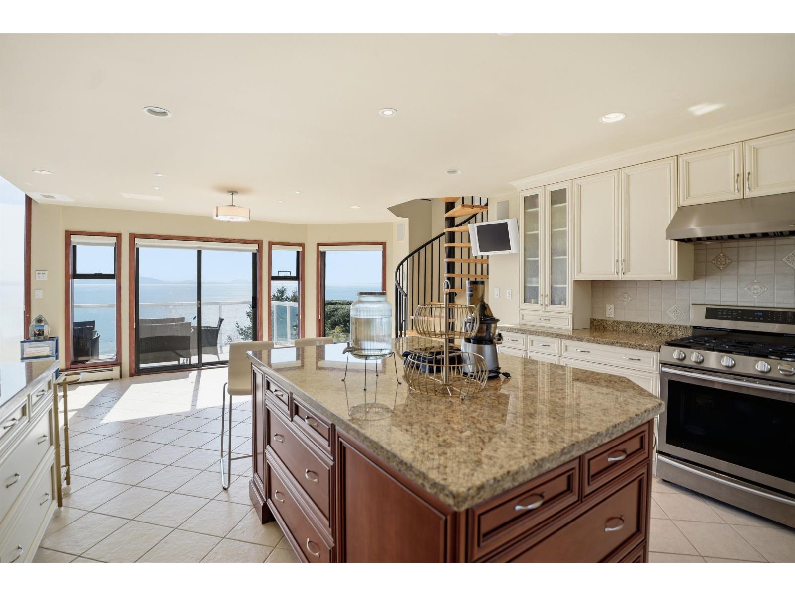 13576 13A AVENUE, White Rock