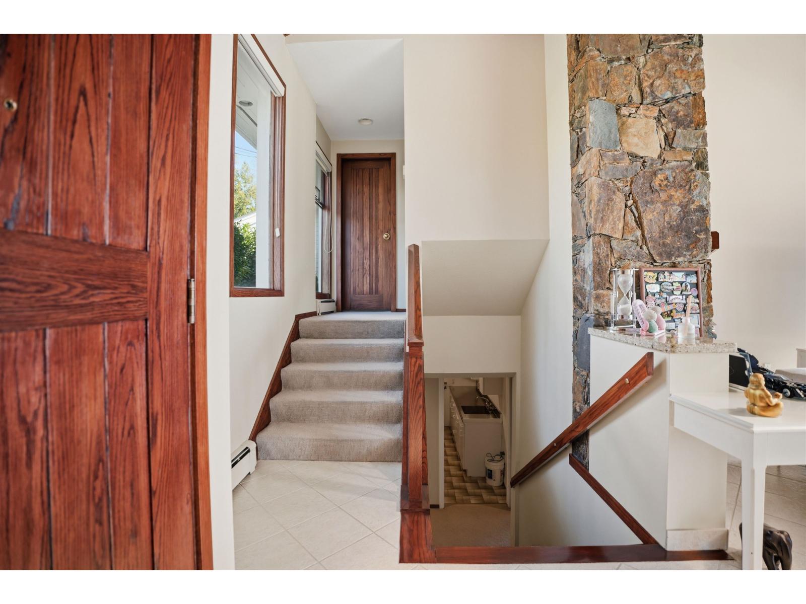 13576 13A AVENUE, White Rock