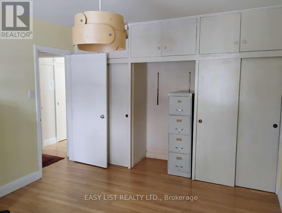 60 MARIPOSA AVENUE — photo 22