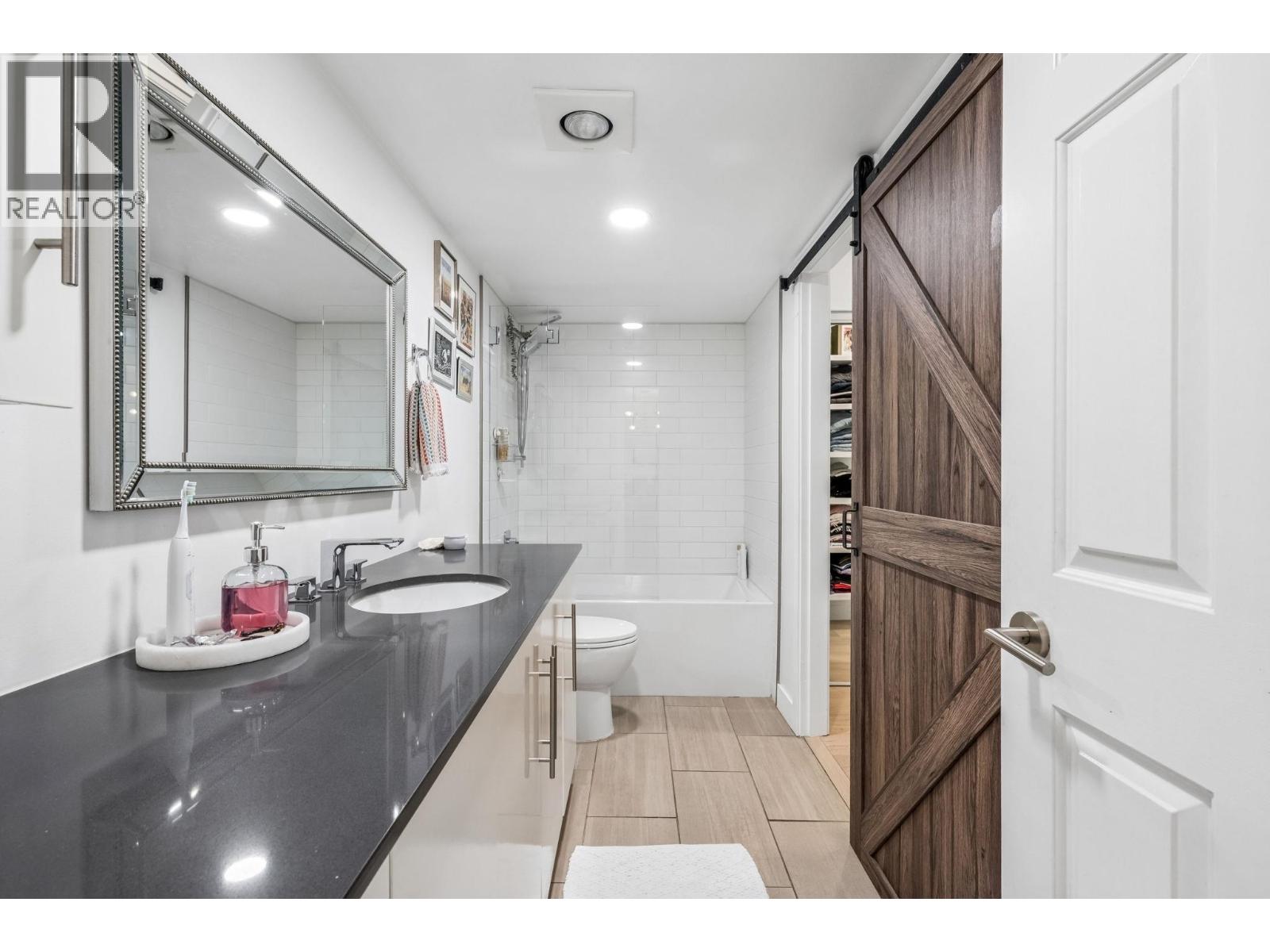 205 1330 GRAVELEY STREET, Vancouver