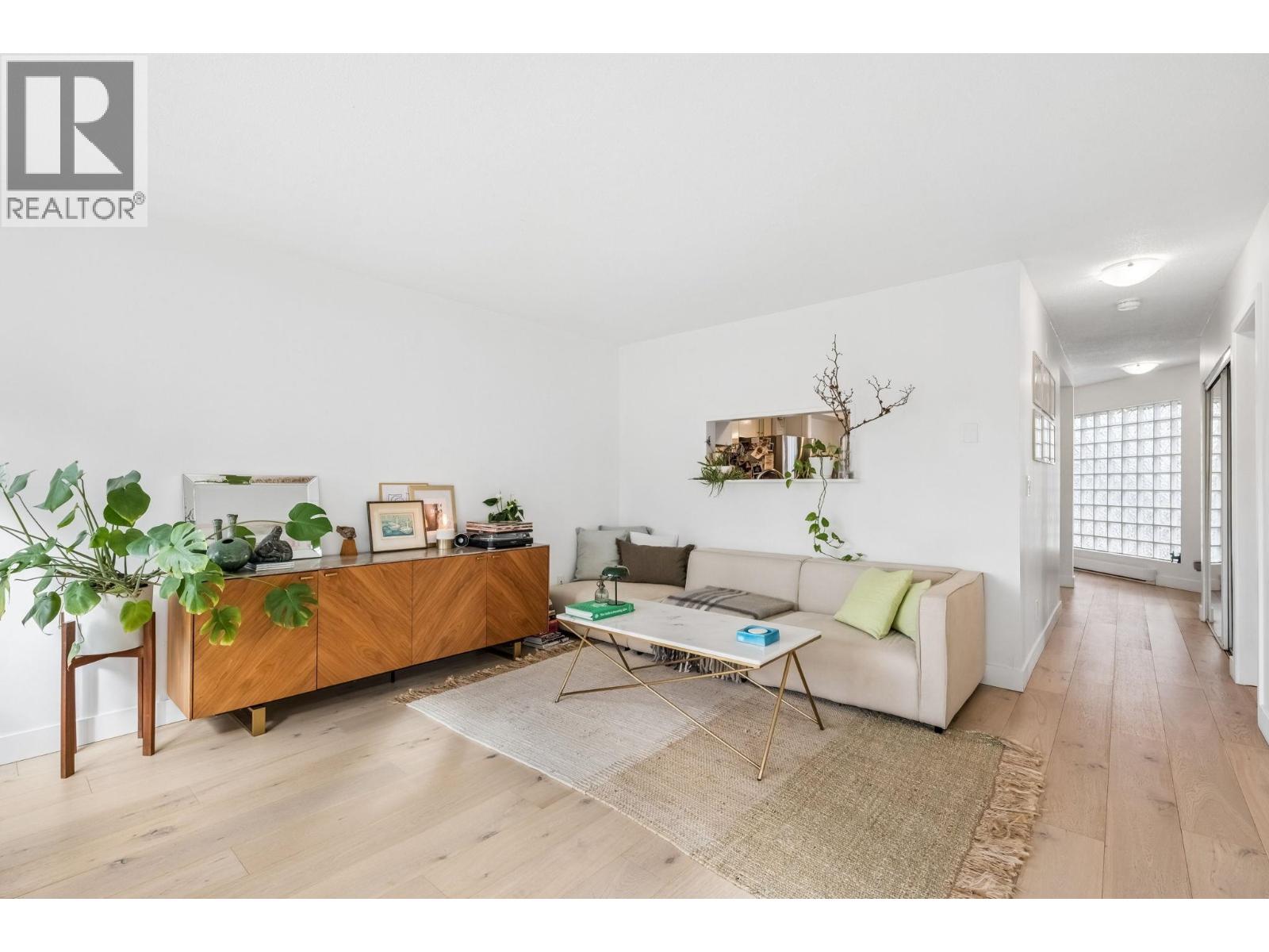 205 1330 GRAVELEY STREET, Vancouver