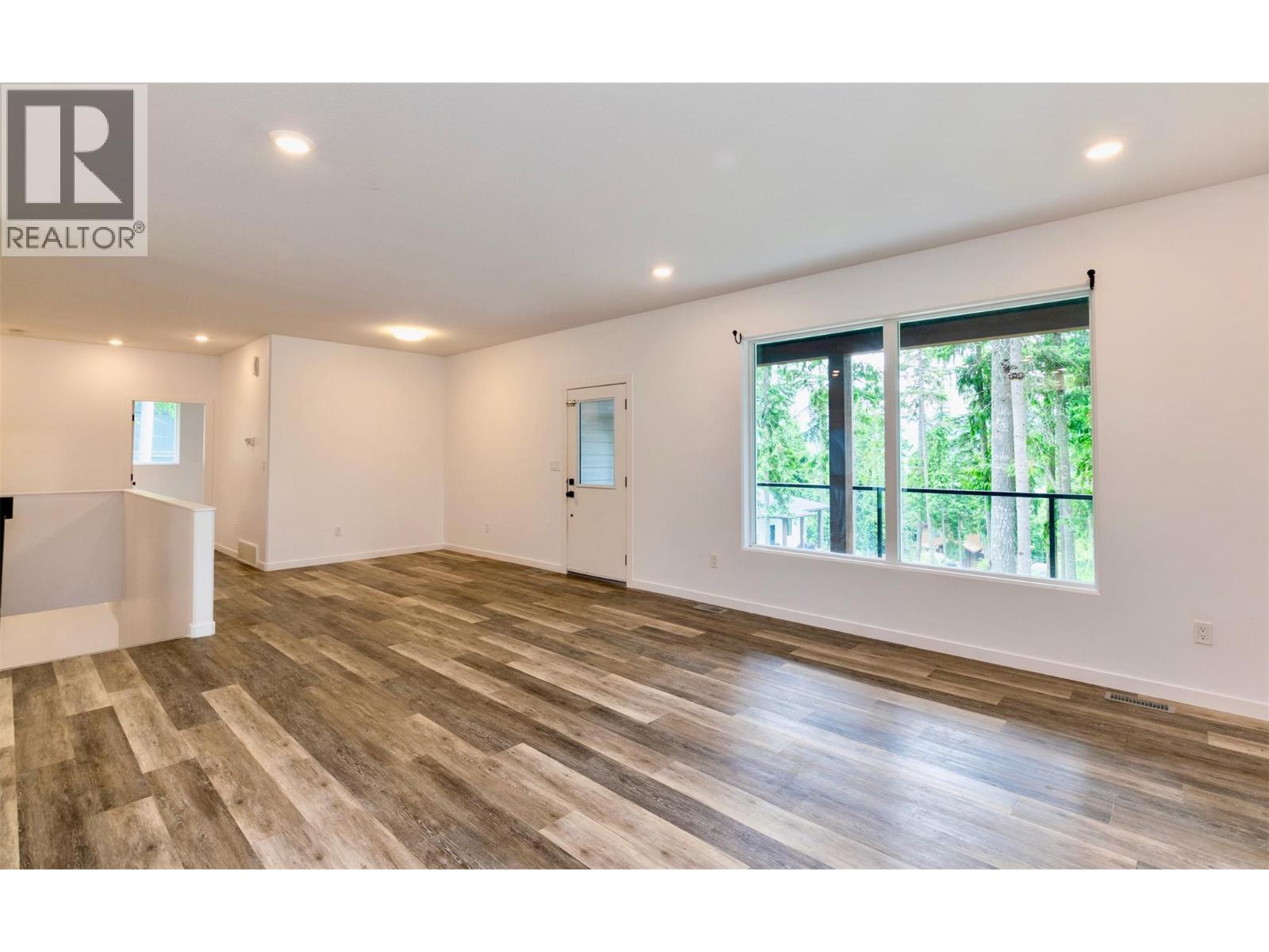 7468 ESTATE DRIVE - 12