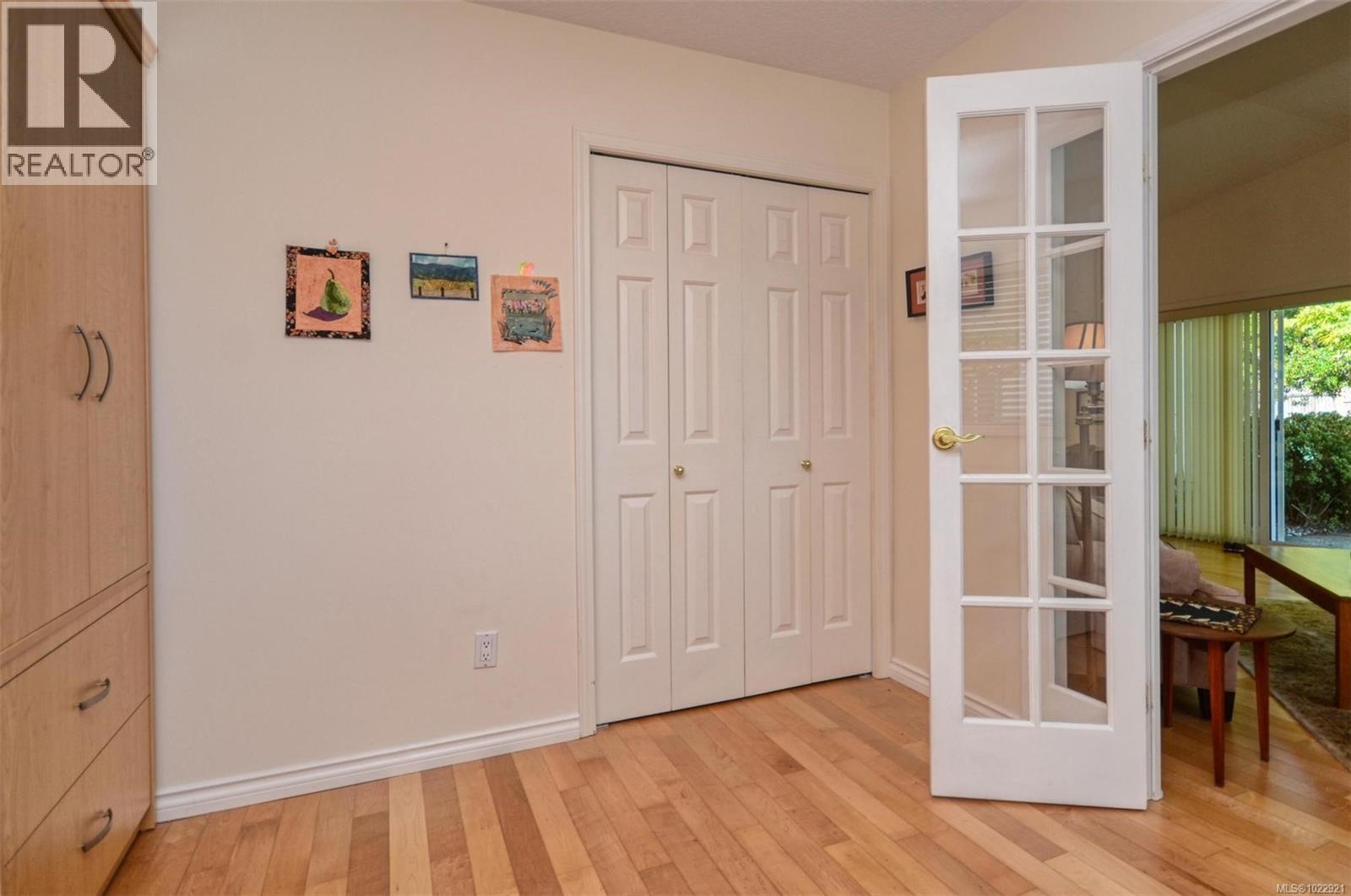 #7 5156 CORDOVA BAY RD - 24