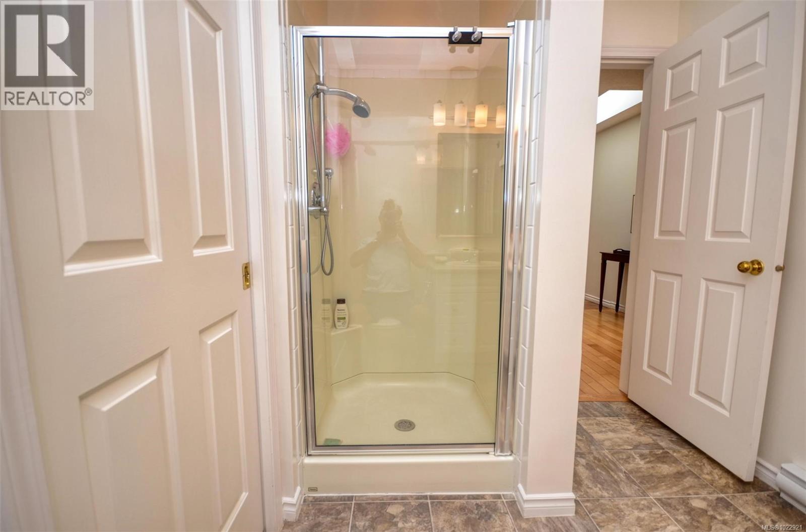 #7 5156 CORDOVA BAY RD - 30