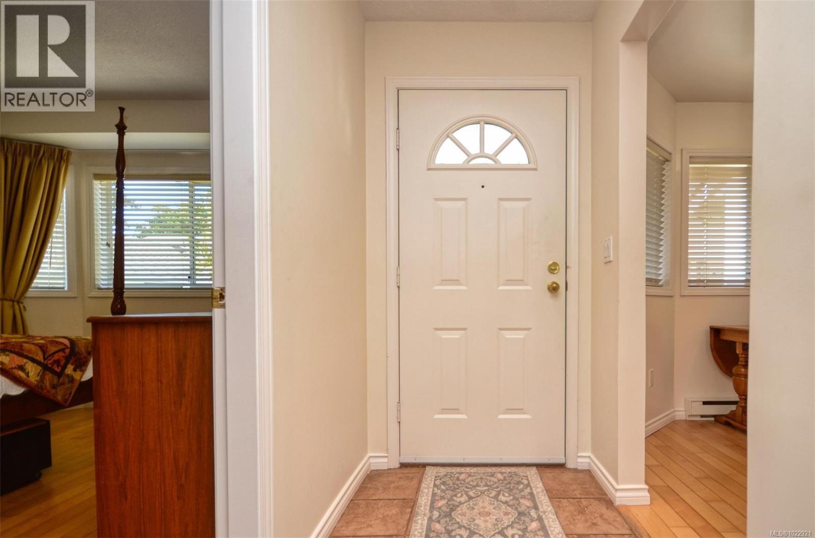 #7 5156 CORDOVA BAY RD - 9