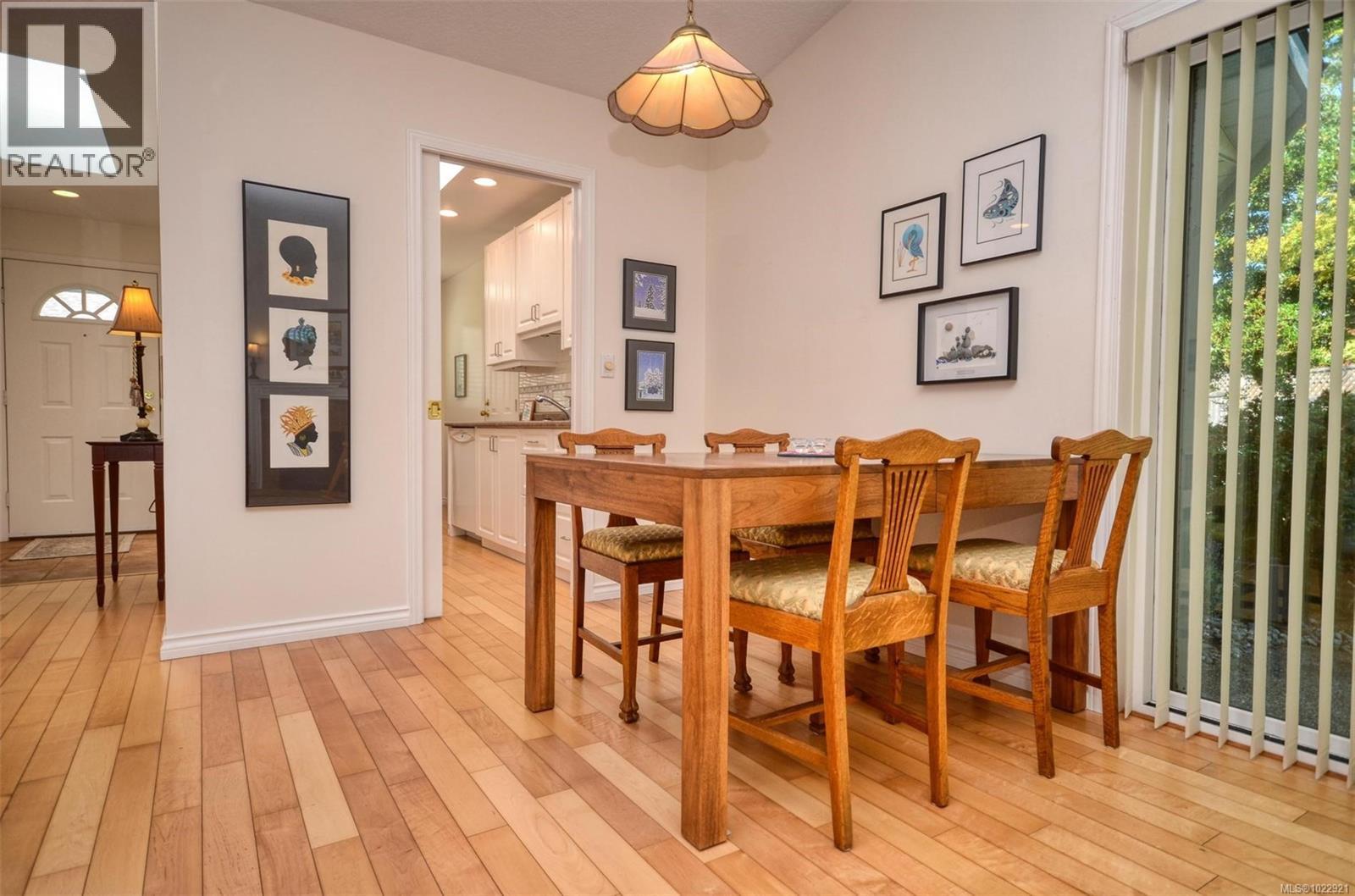 #7 5156 CORDOVA BAY RD - 6