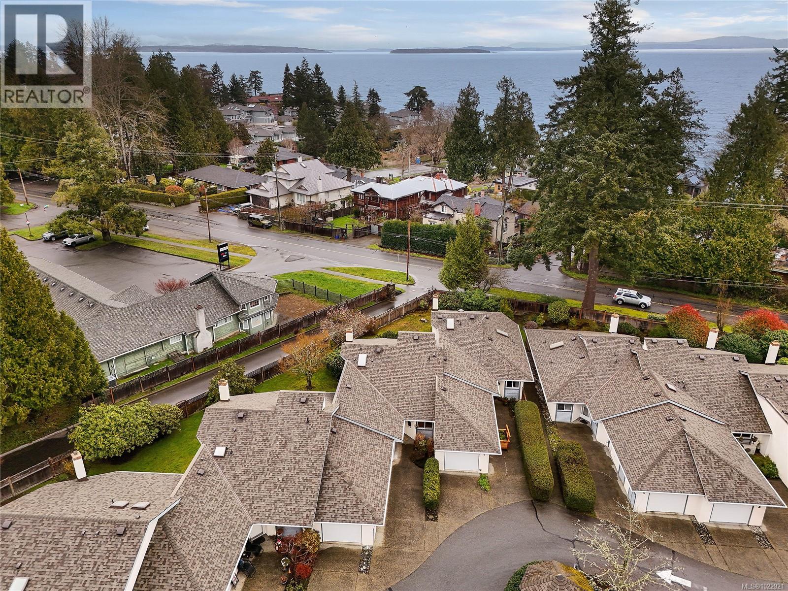 #7 5156 CORDOVA BAY RD - 48