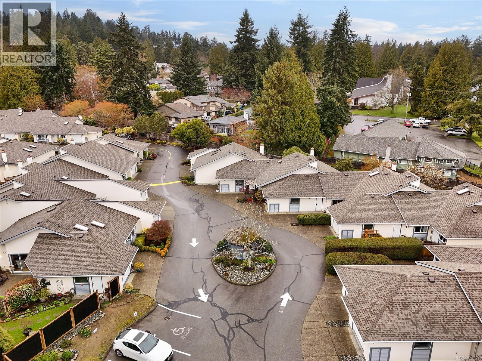 #7 5156 CORDOVA BAY RD - 40