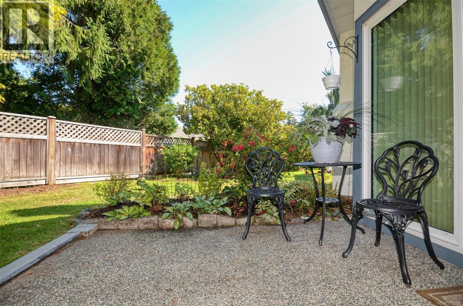 #7 5156 CORDOVA BAY RD - 31