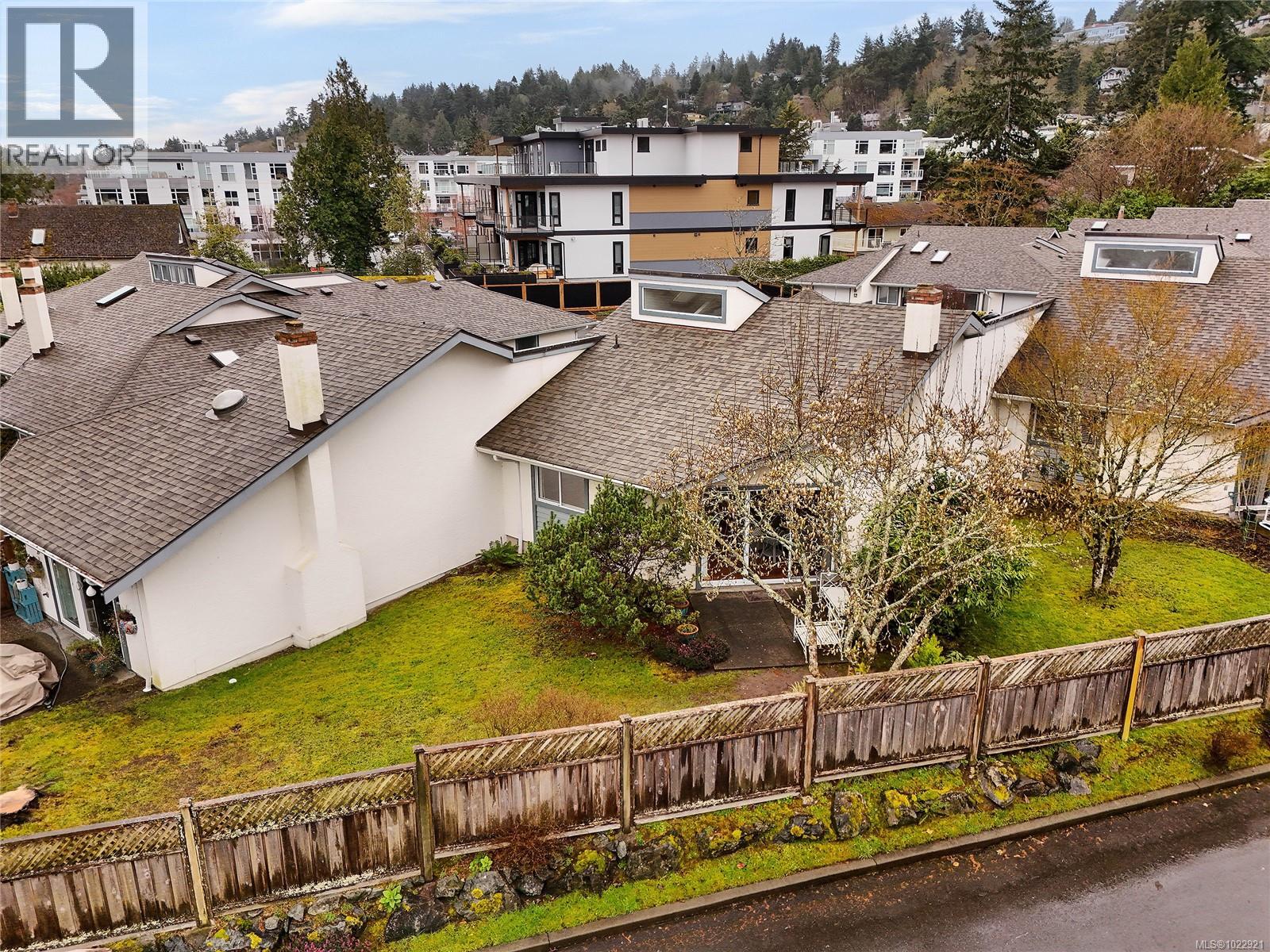 #7 5156 CORDOVA BAY RD - 43