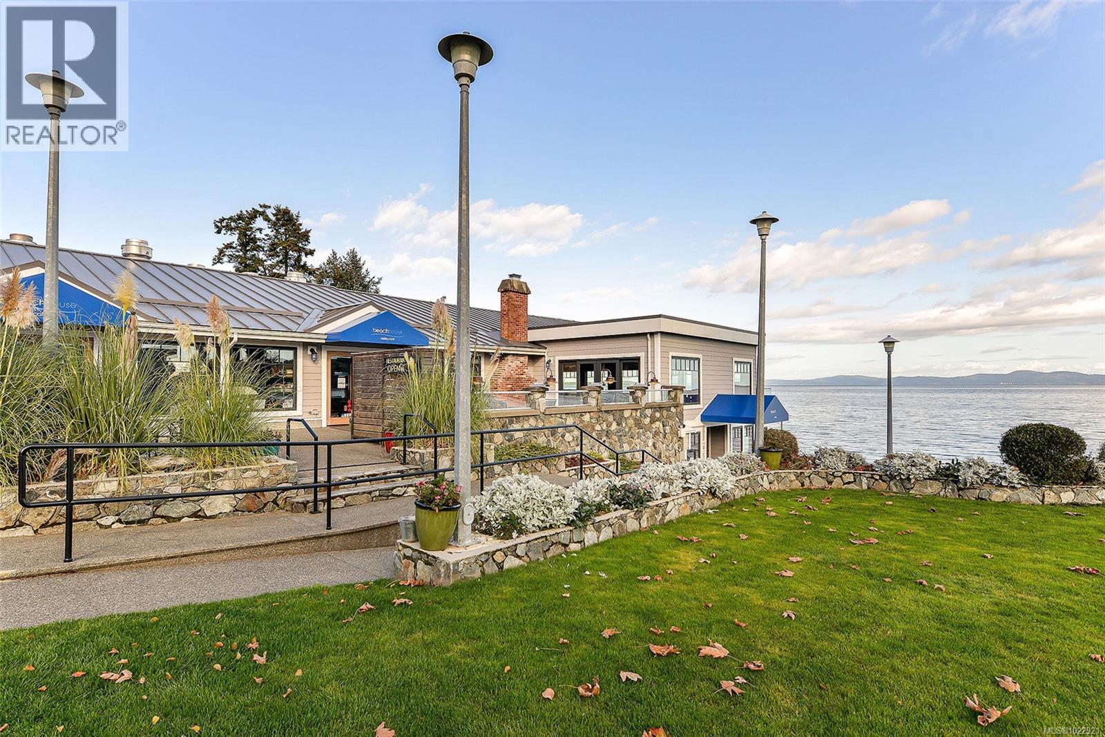 #7 5156 CORDOVA BAY RD - 66