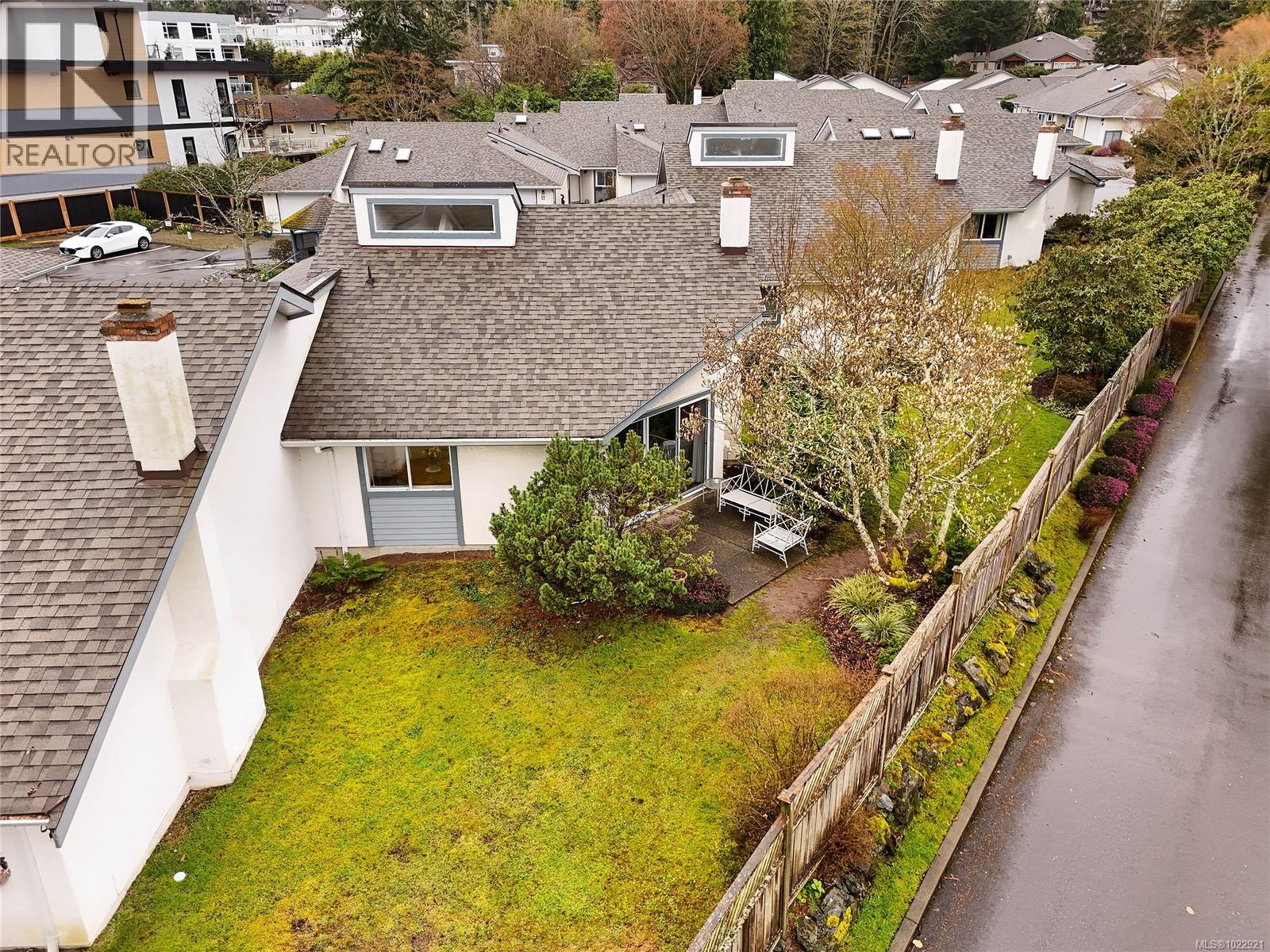 #7 5156 CORDOVA BAY RD - 42